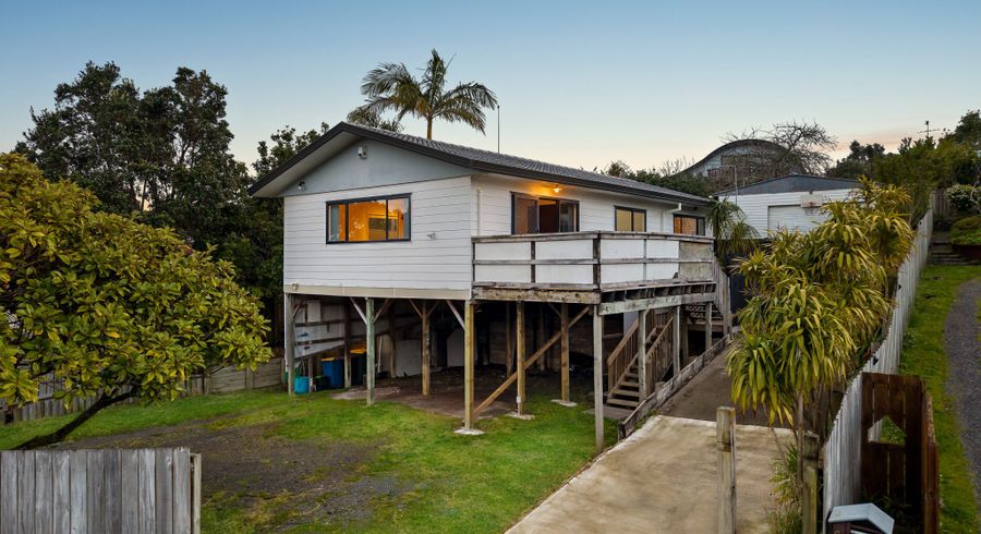  at 4 Lowell Place, Massey, Waitakere City, Auckland