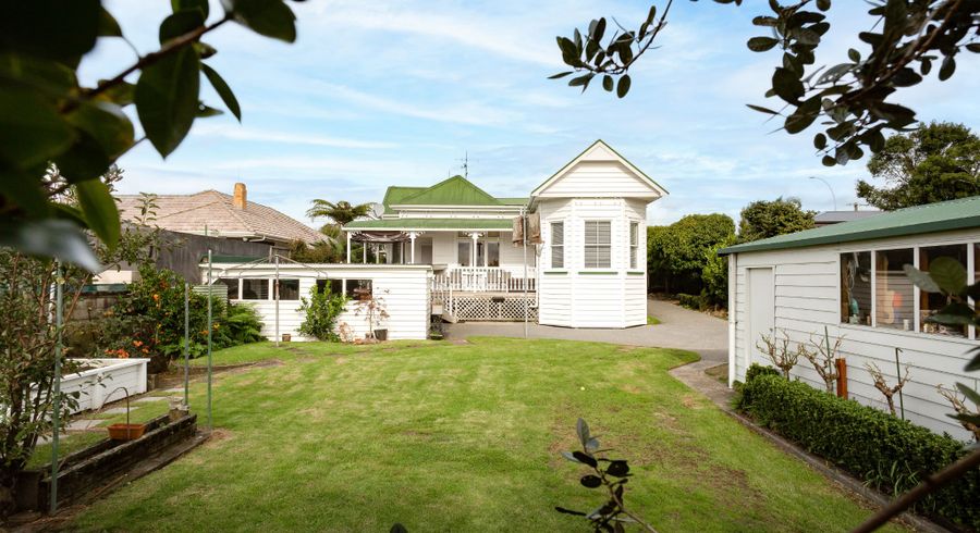  at 46 Forest Lake Road, Forest Lake, Hamilton