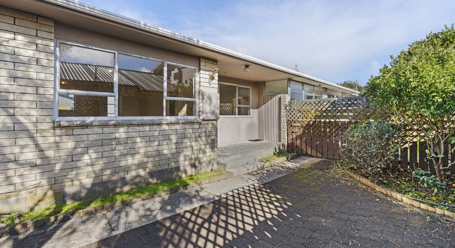  at 2/50 Paynters Avenue, Strandon, New Plymouth, Taranaki