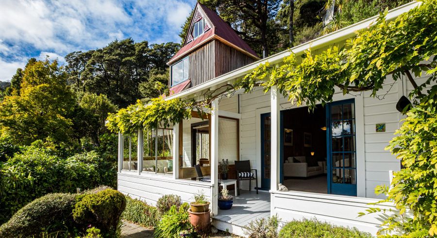  at 3 Huia Road, Days Bay, Eastbourne, Lower Hutt, Wellington