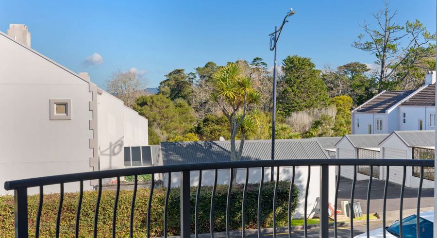  at 32 Winery Way, Henderson, Auckland