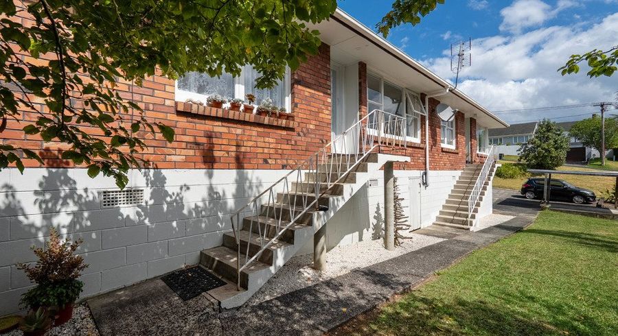  at 2/27 Sydney Street, Hauraki, Auckland