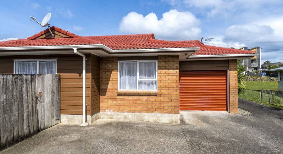  at 2/5 Newington Road, Henderson, Waitakere City, Auckland