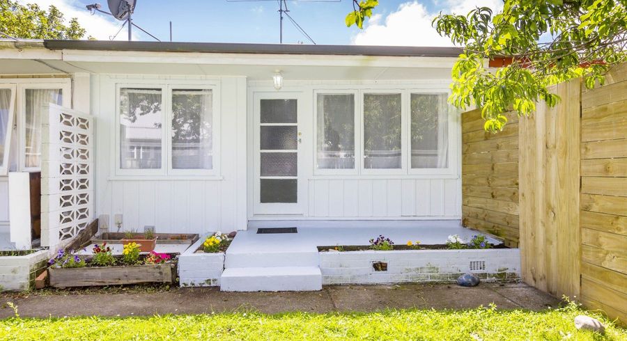  at 2/4 Granville Street, Silverstream, Upper Hutt, Wellington