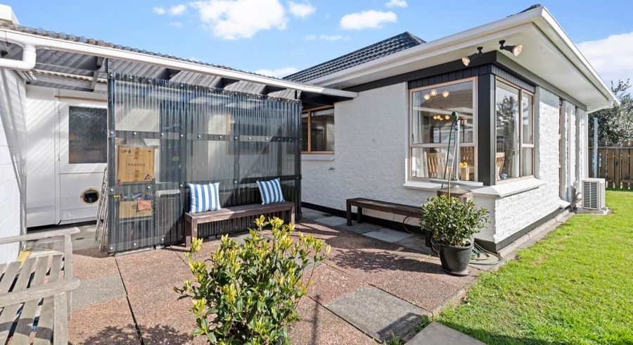  at 2/1 Glengowan Place, Conifer Grove, Papakura, Auckland