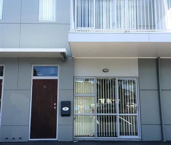  at 21/15 Bishop Lenihan Place, East Tamaki, Manukau City, Auckland
