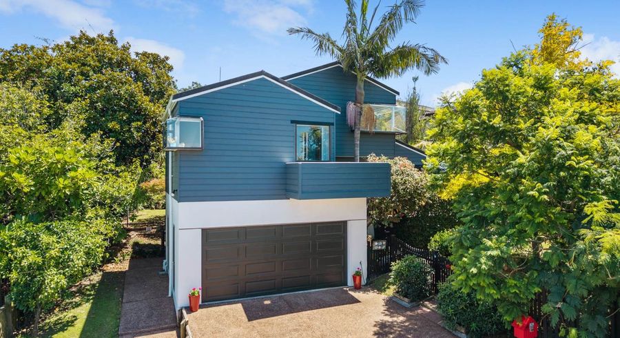  at 4 Milwaukee Place, Glendene, Waitakere City, Auckland