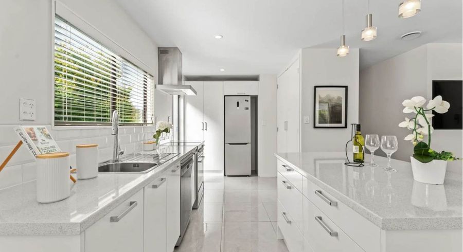  at 2/1B Eugenia Rise, Totara Heights, Manukau City, Auckland