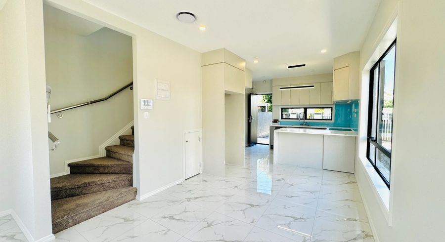  at 2/287 Massey Road, Mangere East, Manukau City, Auckland