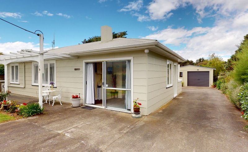  at 14 Kent Avenue, Waitarere Beach, Levin