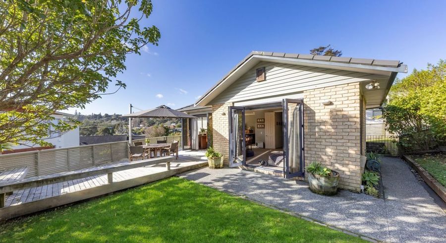  at 7 Frenz Drive, Titirangi, Auckland