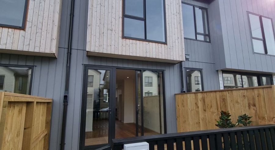  at 17 Mahalo Avenue, Wiri, Manukau City, Auckland