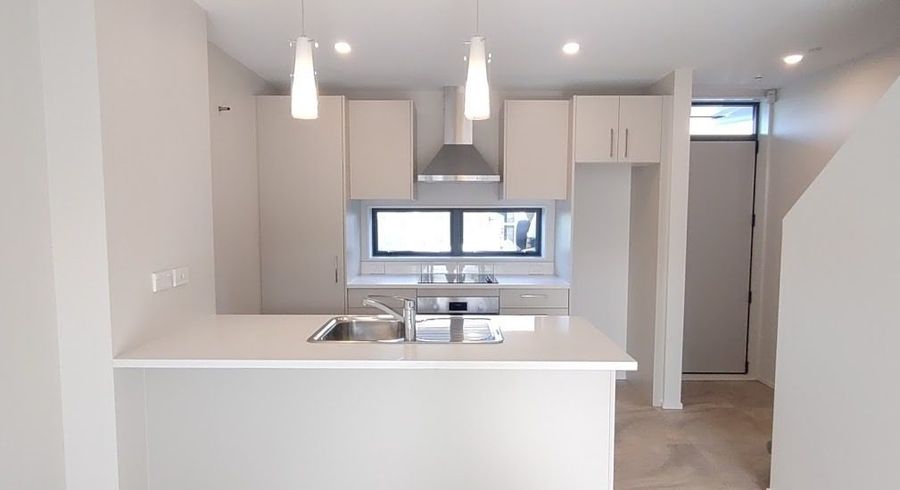  at 5/9  Beaufield Lane , Te Atatu Peninsula, Waitakere City, Auckland