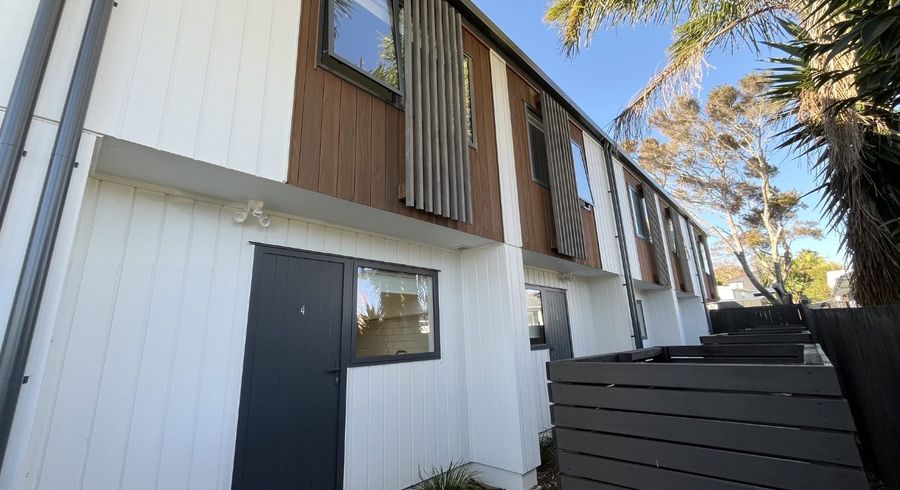  at 4/157 Beach Haven Road, Beach Haven, Auckland