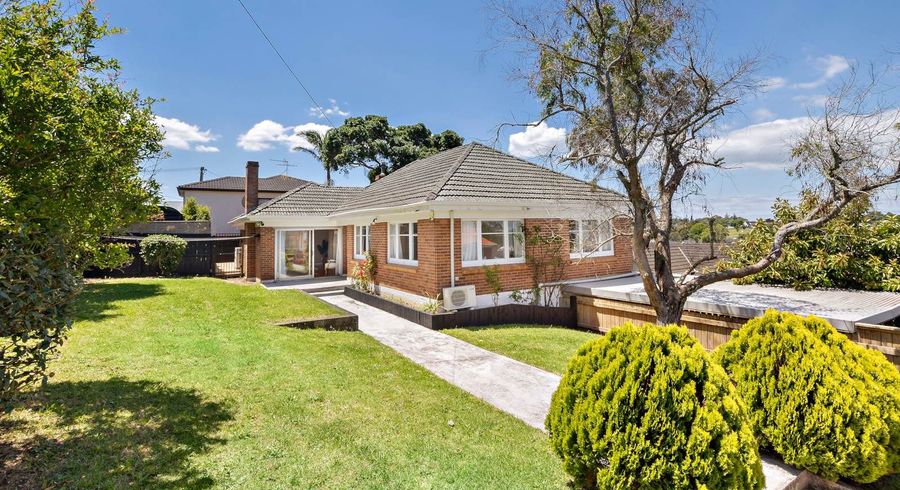  at 2 Locke Avenue, Hillsborough, Auckland City, Auckland