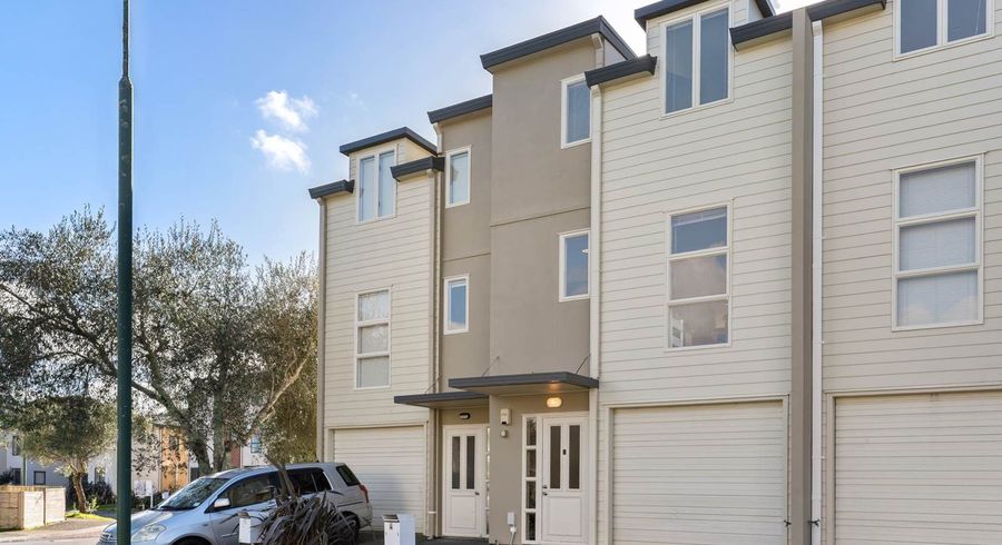  at 4 Verdale Circle, Glen Eden, Waitakere City, Auckland