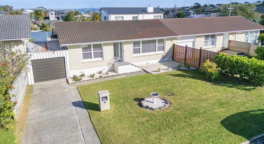  at 2/16 Northumberland Avenue, Belmont, Auckland