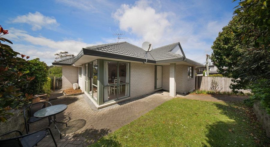  at 2/12 Alexander Street, Cockle Bay, Auckland