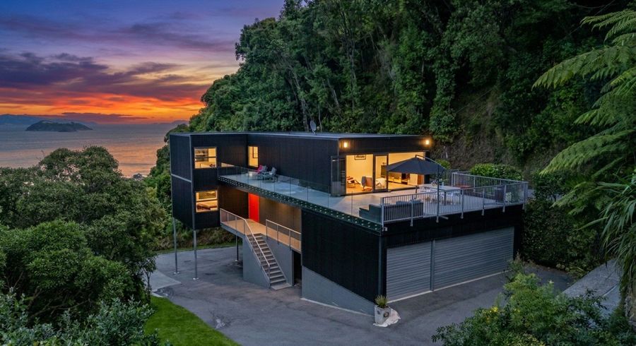  at 18 Korokoro Road, Korokoro, Lower Hutt, Wellington