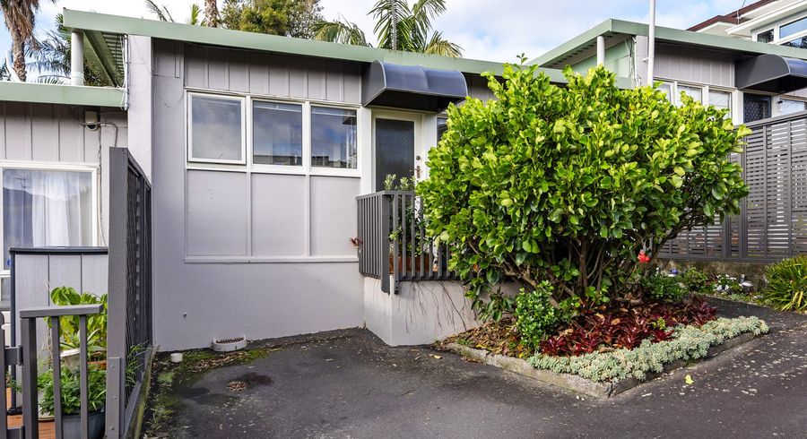  at 2/146 St Johns Road, Meadowbank, Auckland