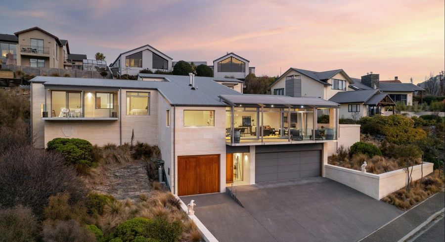  at 4 Elizabeth Place, Kelvin Heights, Queenstown