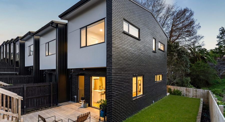  at 33 Meg Lane, Glen Eden, Waitakere City, Auckland