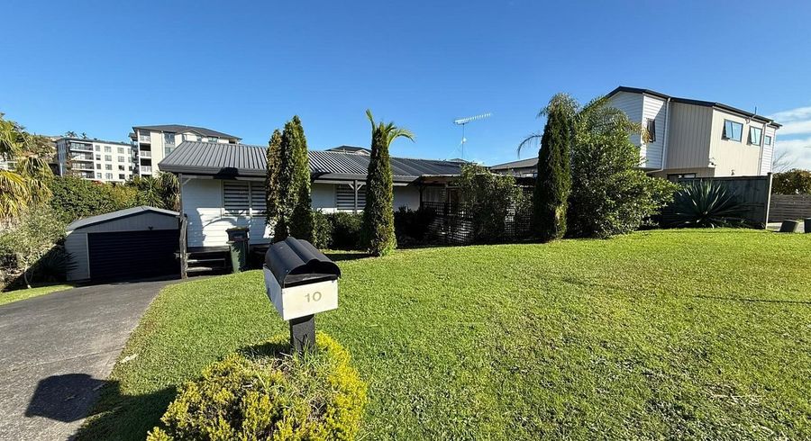  at 10 Rook Place, Unsworth Heights, North Shore City, Auckland