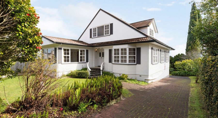  at 52 Forest Lake Road, Forest Lake, Hamilton, Waikato