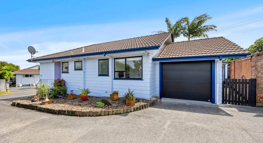  at 1/77 Santiago Crescent, Unsworth Heights, North Shore City, Auckland