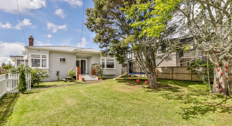  at 101 Lynwood Road, New Lynn, Auckland