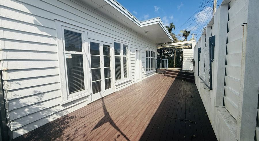  at 90 Arran Road, Browns Bay, North Shore City, Auckland