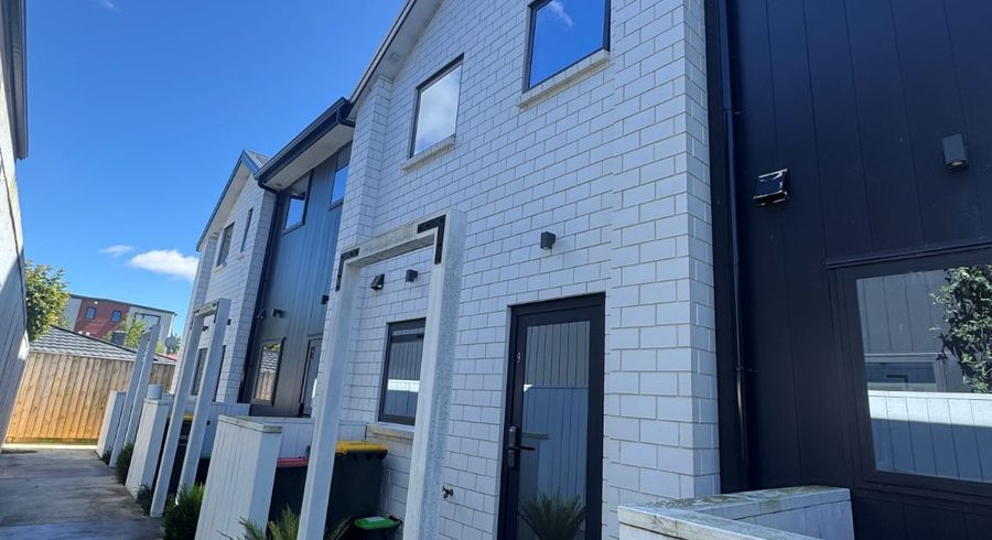  at 9/87 Taikata Road, Te Atatu Peninsula, Waitakere City, Auckland