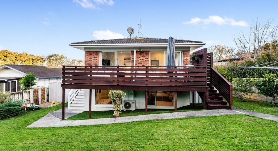  at 2/18 Lush Avenue, St Johns, Auckland