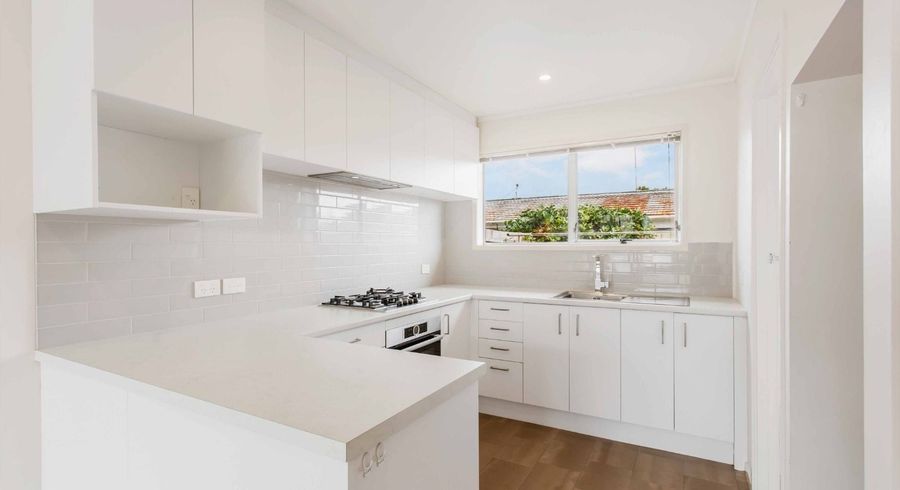  at 2/5 Sylvan Crescent, Te Atatu South, Waitakere City, Auckland