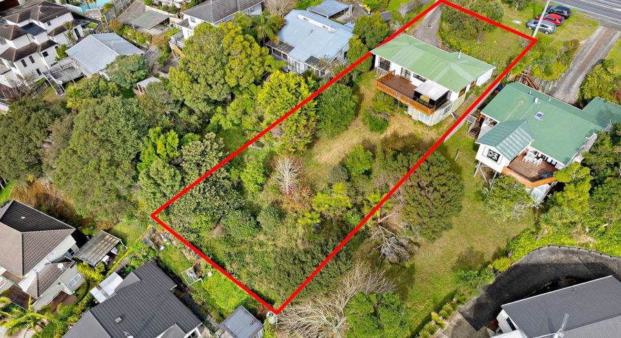  at 951 East Coast Road, Torbay, North Shore City, Auckland