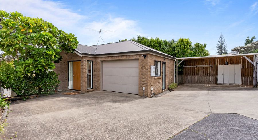  at 3/69A Chivalry Road, Glenfield, Auckland