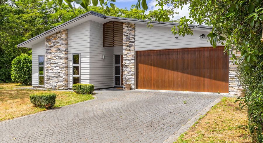  at 10 Parawera Drive, Acacia Bay, Taupo