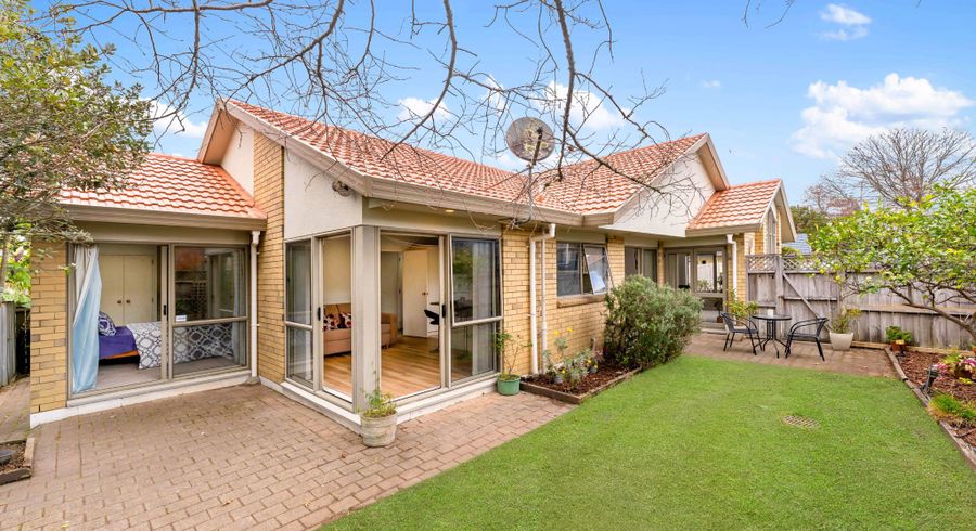  at 1/238 Botany Road, Golflands, Manukau City, Auckland