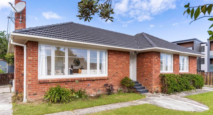 at 18 Essex Street, Te Atatu South, Waitakere City, Auckland