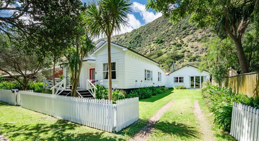  at 10 Tilley Road, Paekakariki