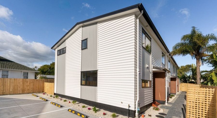  at 5/3 Royal View Road, Te Atatu South, Waitakere City, Auckland