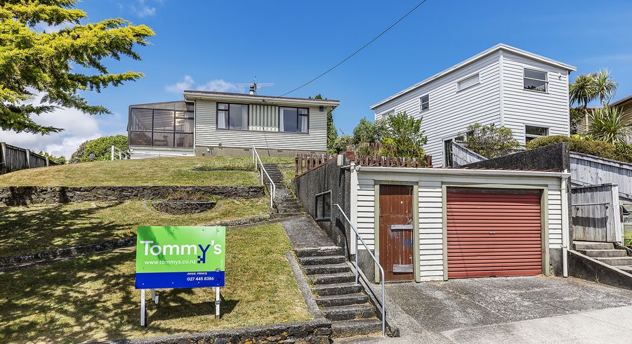  at 4 Hillary Street, Tawa, Wellington