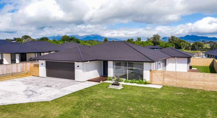  at 33 Honeyfield Drive, Whalers Gate, New Plymouth, Taranaki