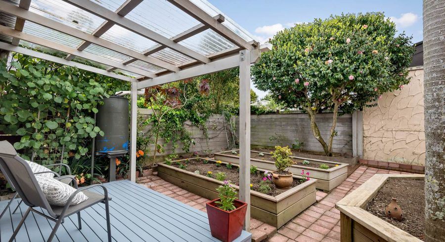  at 4/550 Glenfield Road, Glenfield, Auckland