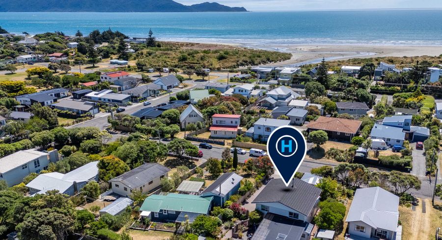  at 10 Titoki Road, Waikanae Beach, Waikanae