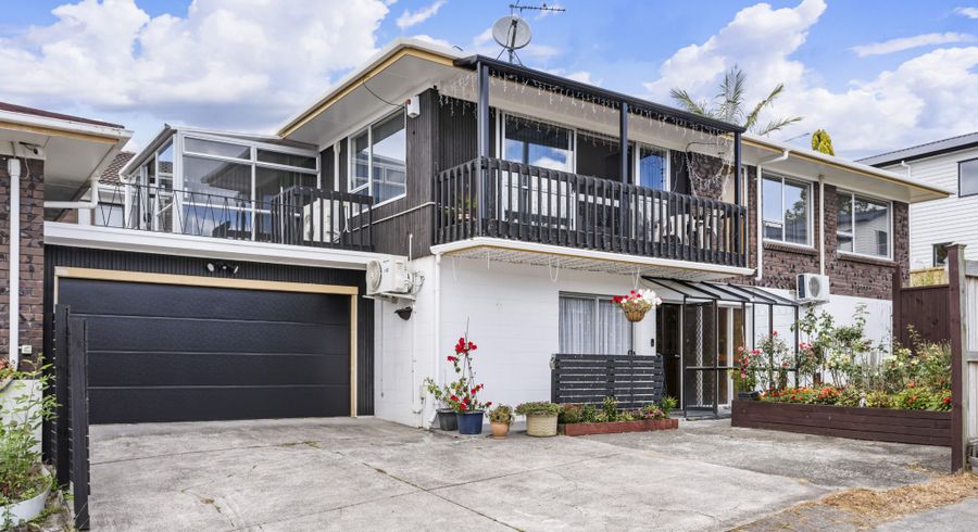  at 2/27 Pakira Avenue, Glendene, Waitakere City, Auckland
