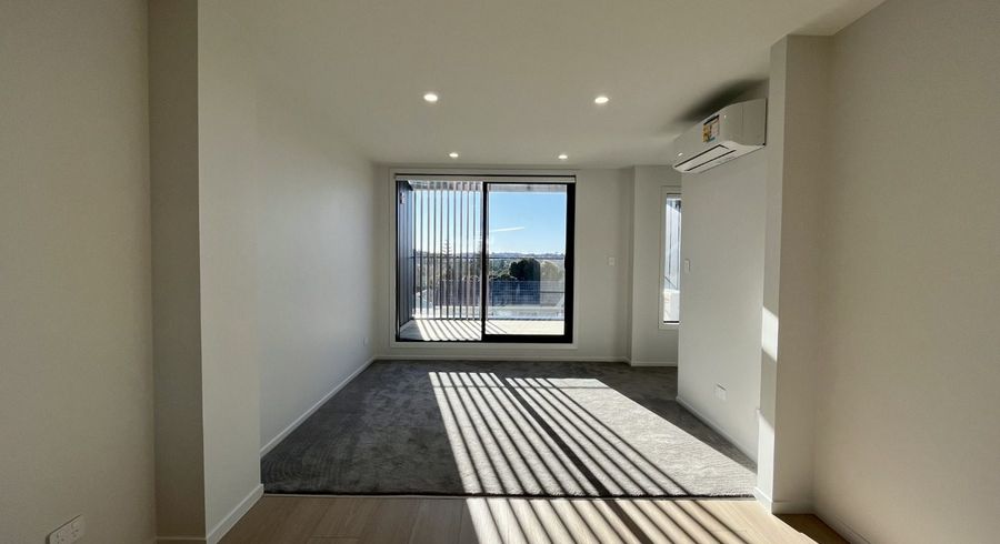  at 5/10 Fairclough Road, Beach Haven, North Shore City, Auckland