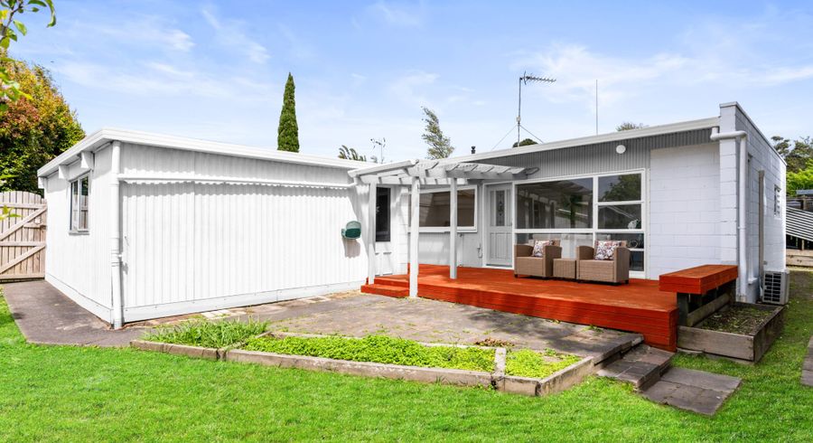  at 2/13 Uppingham Crescent, Hillcrest, Auckland