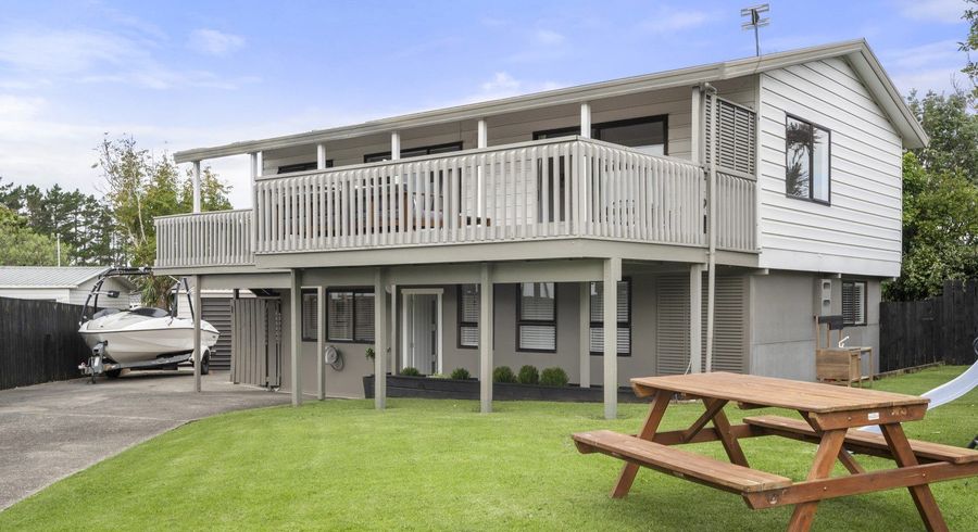  at 8 Leaming Place, Clarks Beach, Clarks Beach