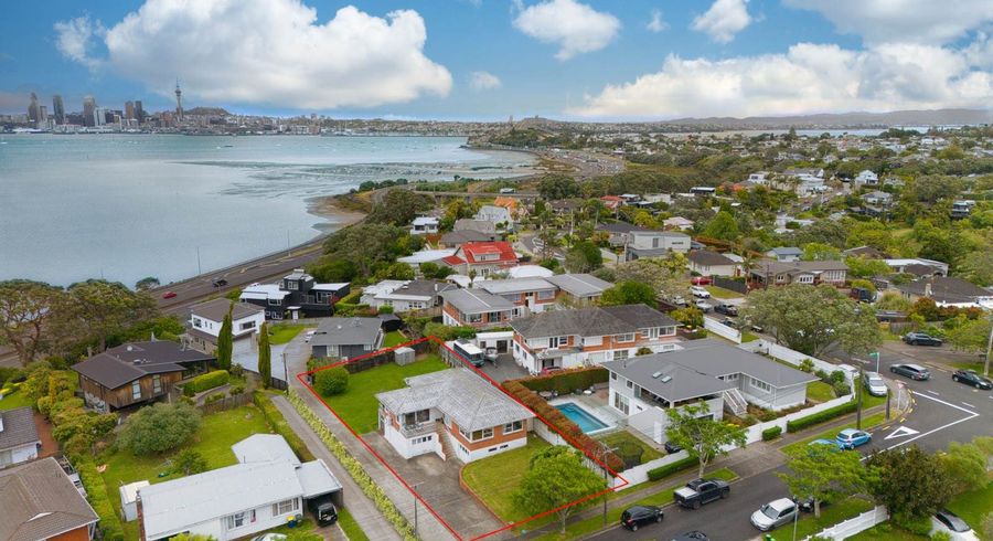  at 5 Heath Avenue, Northcote, Auckland